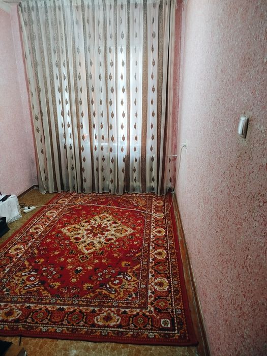 3 xonali kvartira tez va arzon narxda sotiladi.