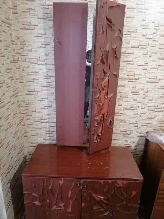 Трюмо с зеркалом, бесплатно