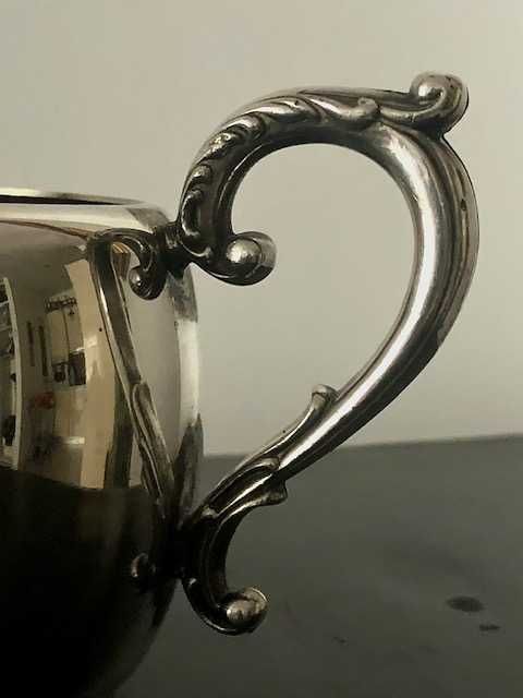 Set pentru cafea, ceai, poansonat model deosebit