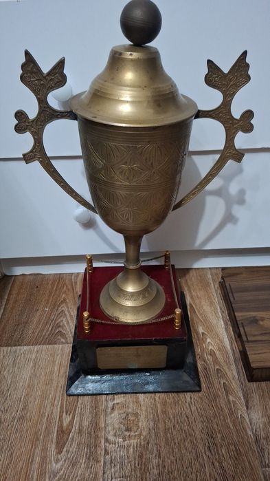 Продам кубок  латуный