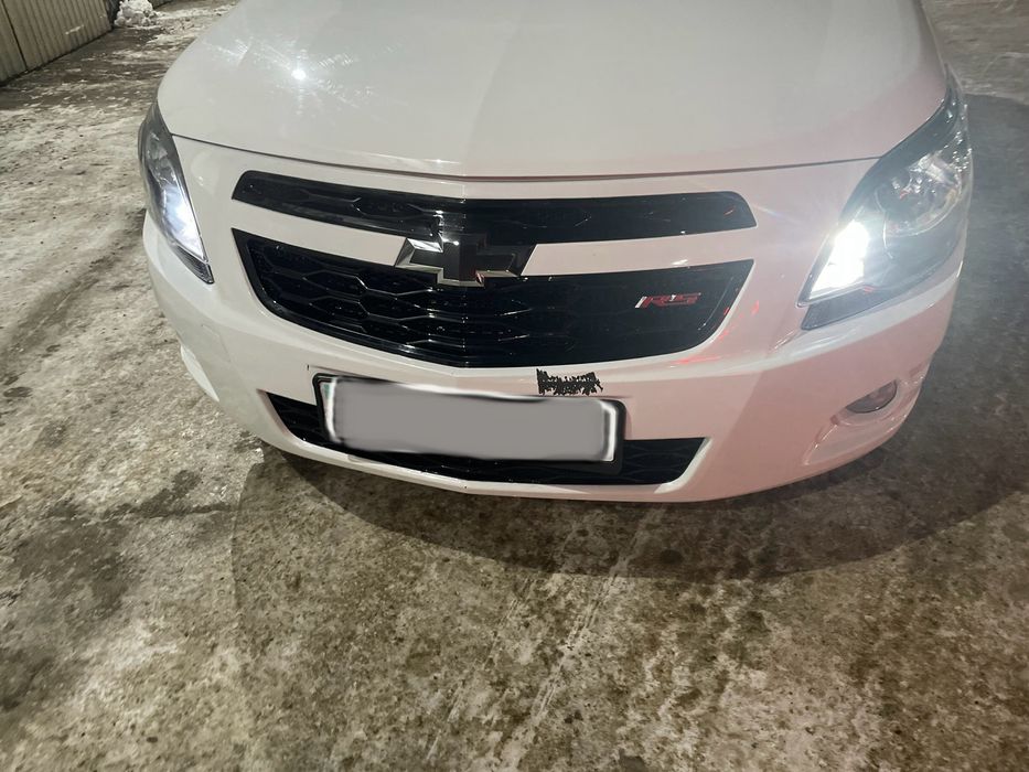 Продам бампер кобальт