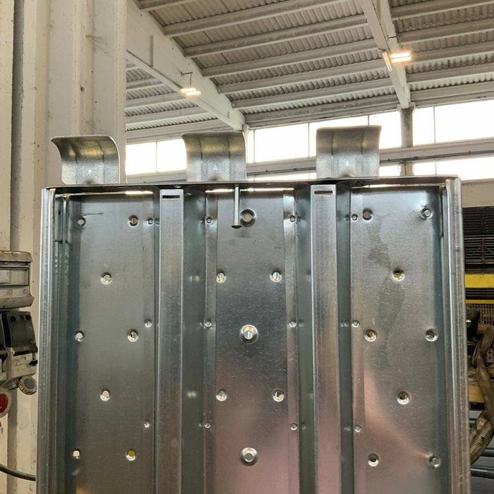 Рамково фасадно скеле на склад и мобилна ограда