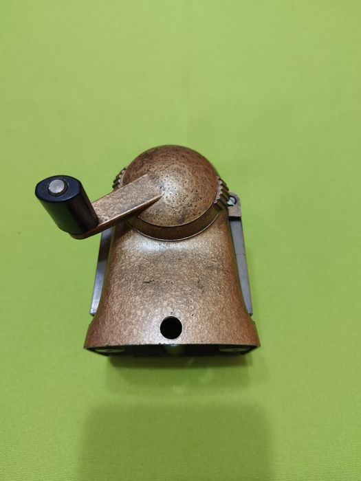 Продавам острилка