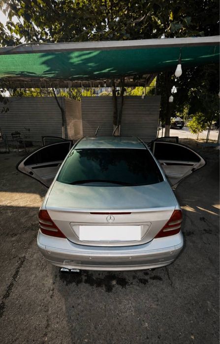 Mercedes benz W203 c240
