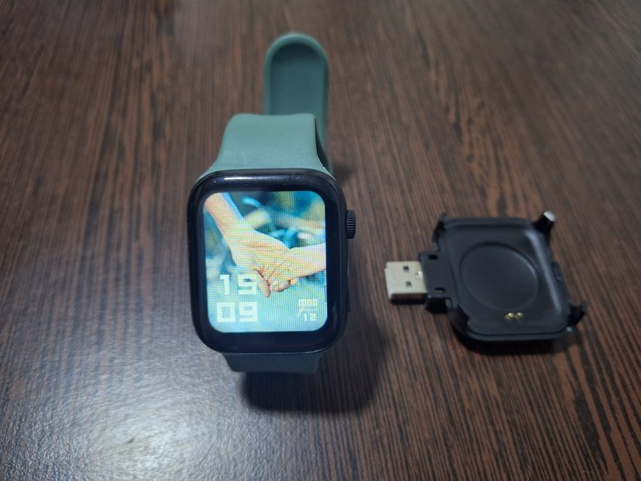 Vând ceas SmartWatch-ul Bluetooth  Design Modern, Elegant si usor Mini