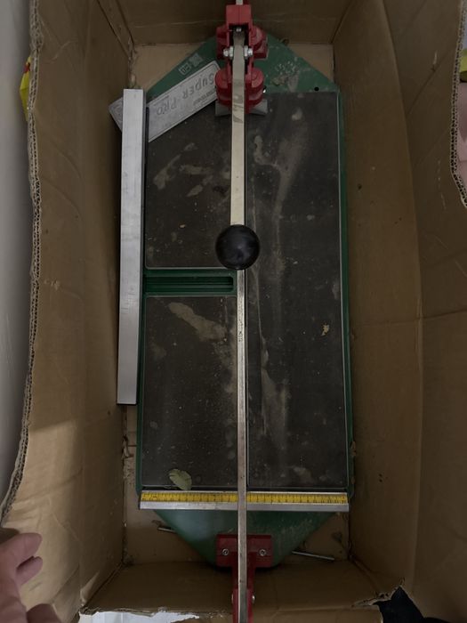 Кафельрезко.           срочна