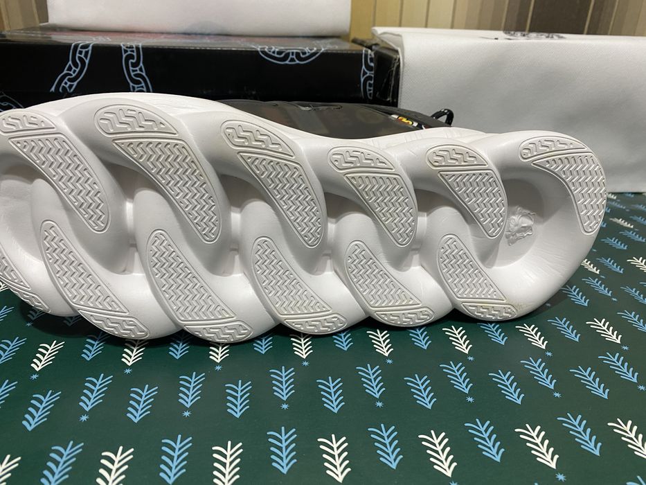 Versace Chain Reaction