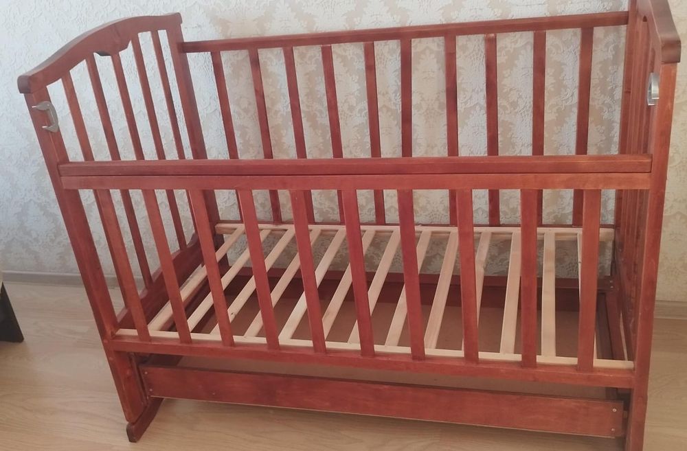 Продам детскую кроватку
