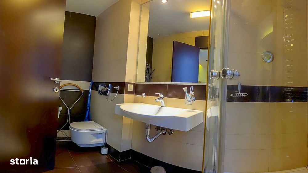 Apartament 5 camere cu gradina privata
