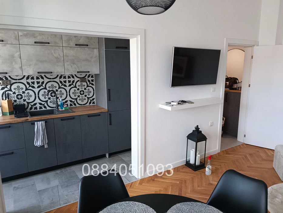 Дава се под наем Двустаен апартамент в Варна, Център - 70 кв.м за 670 € - Снимка #3