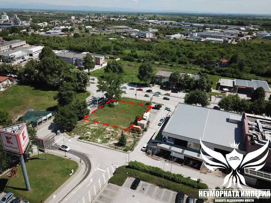 Дава се под наем Гараж / Паркомясто в Асеновград - 600 кв.м за 780 € - Снимка #9