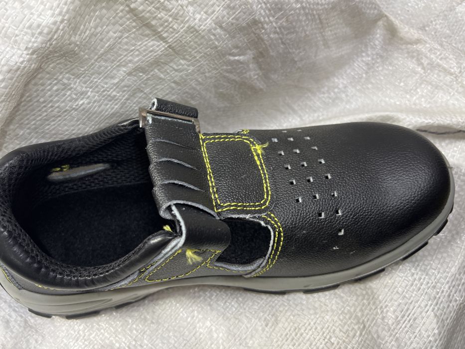 Рабочие ботинки.