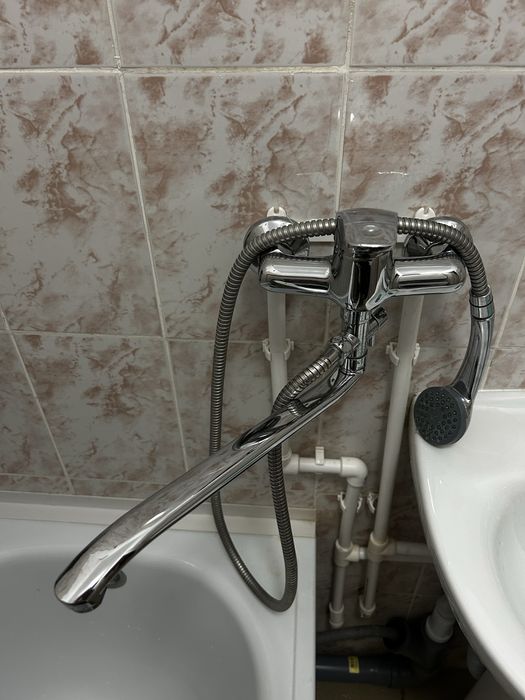 Сместитель в ванну с лейкой