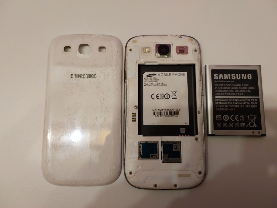 Lot 3 smartphone Samsung Galaxy S III și J3.