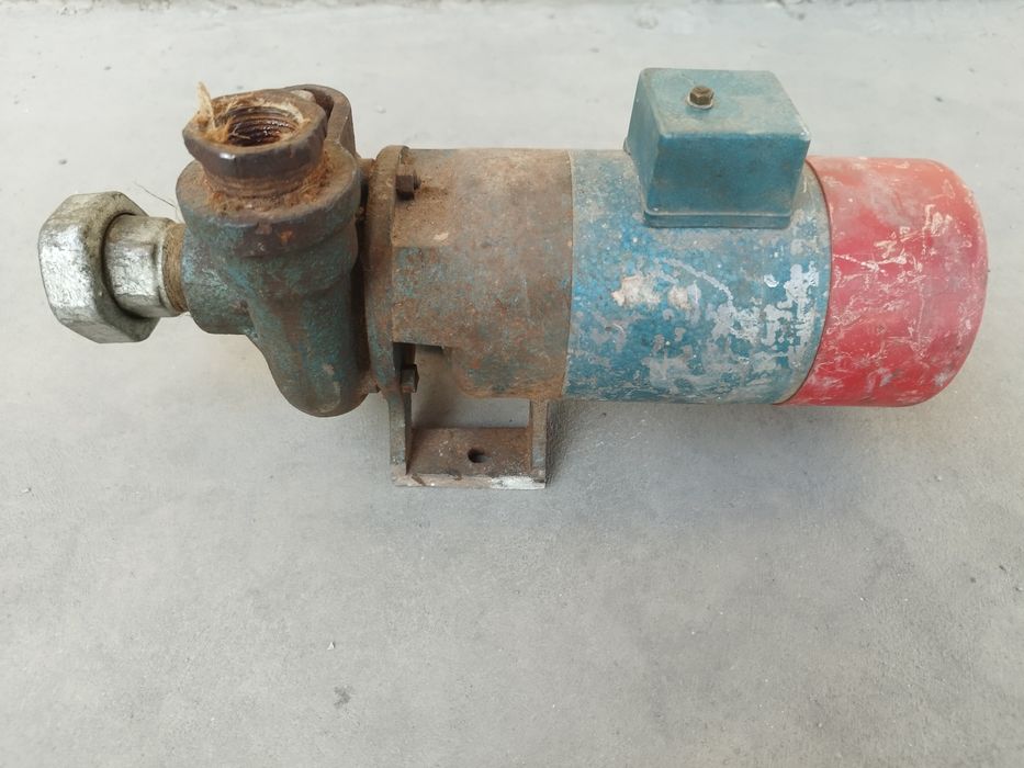 Монофазна четкова водна помпа