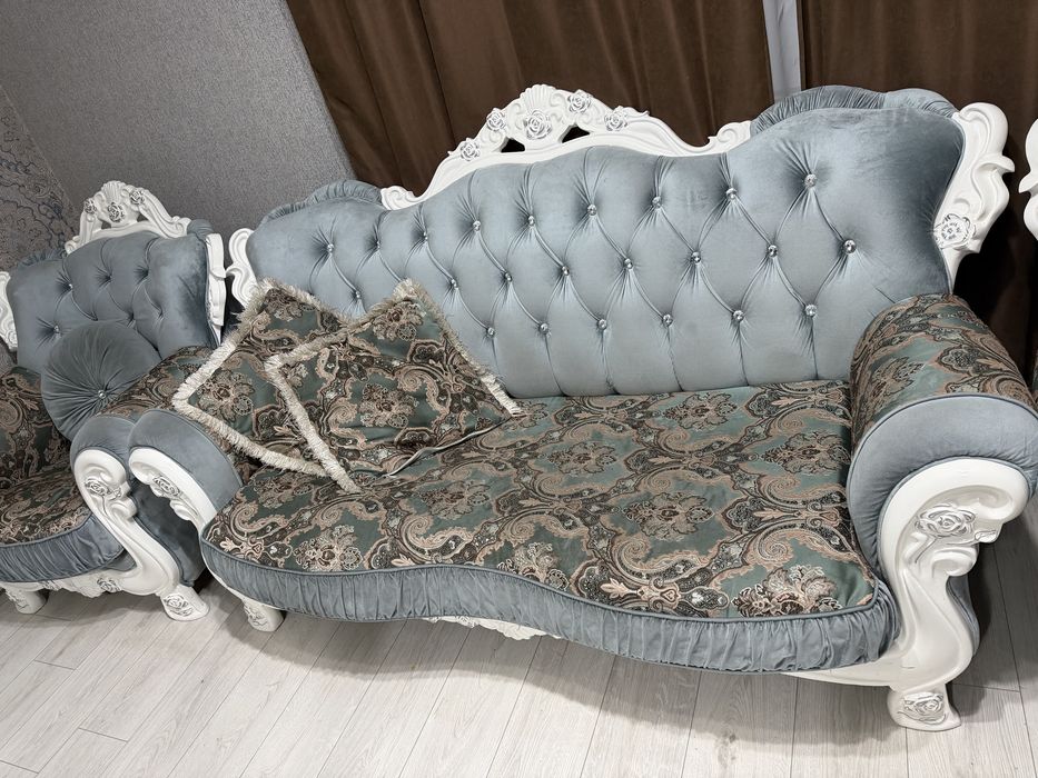 Диван и два кресла