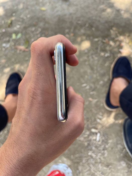 Iphone X  srochna sotiladi