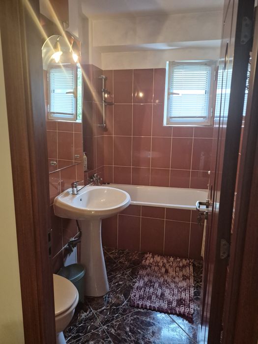Închiriez apartament