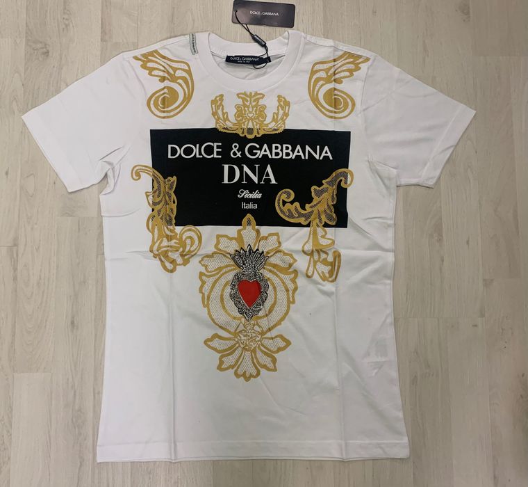 Нови мъжки тениски с етикети Dolce Gabbana