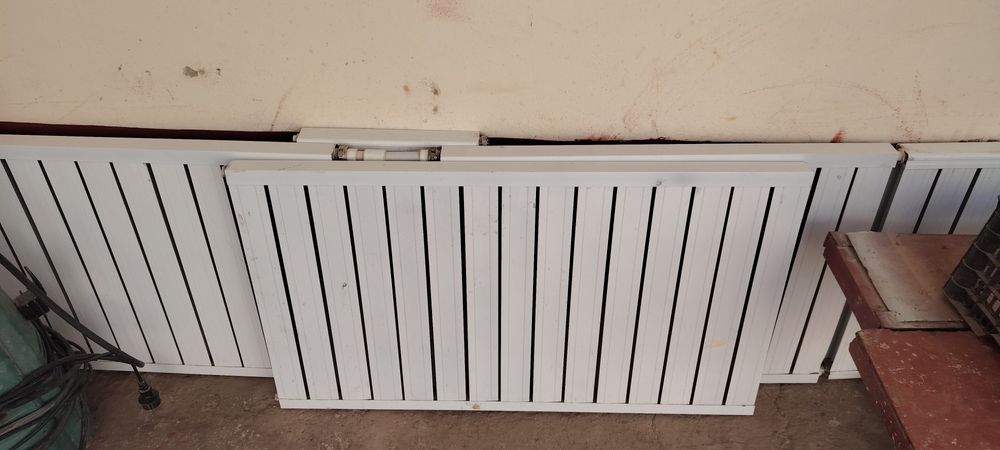 Котёл и отопления радиатор.