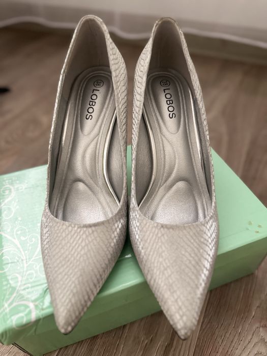 Жаңа киілмеген туфли сатылады