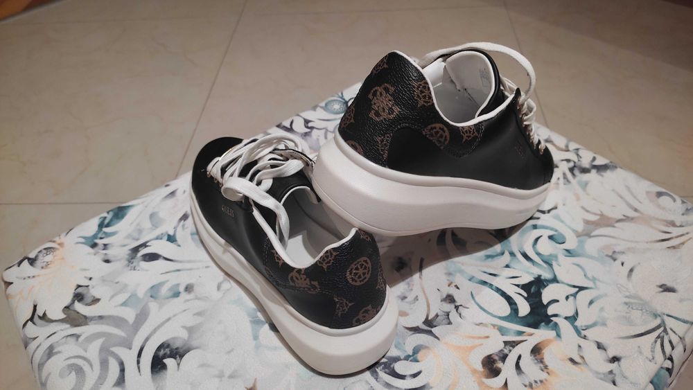 Маратонки GUESS номер 35