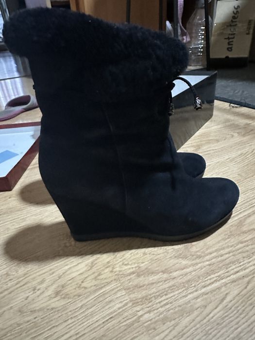 Продаю ботинки замшевые