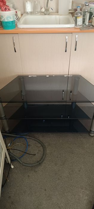 Продам столик телевизионный.