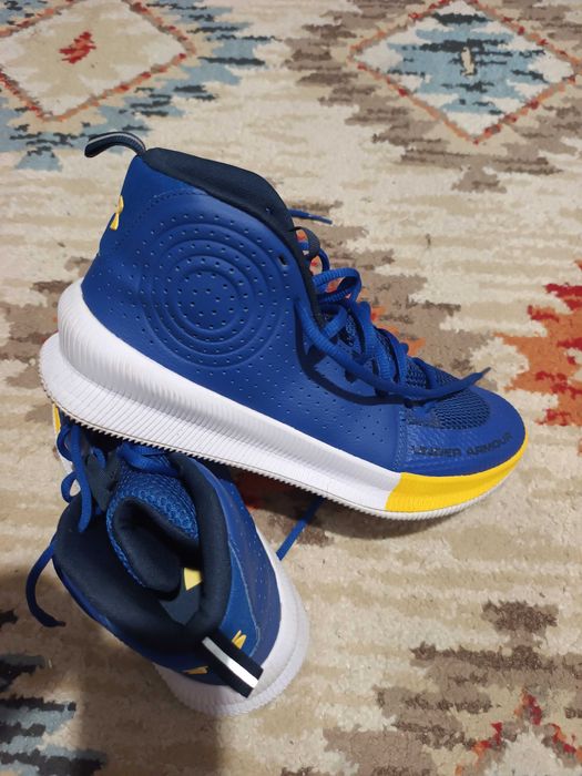 Adidasi gheata Under Armour