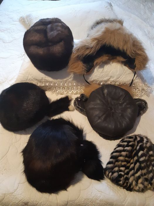 Зимние шапки ( предлагайте цену)