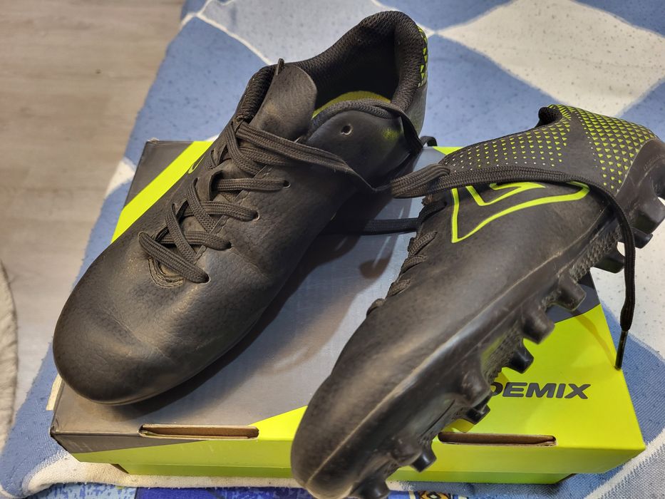 Продам бутсы 33 размер 7000