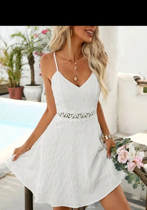 Бяла дантелена рокля