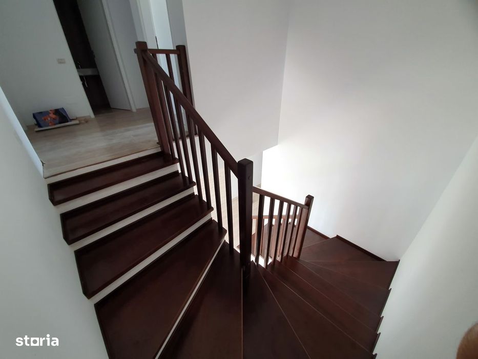 Vilă 5 camere, mansardă, curte 350 mp, mutare imediată