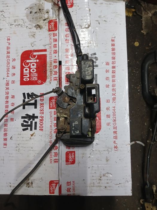 Замок двери Мазда Кронос задний левый