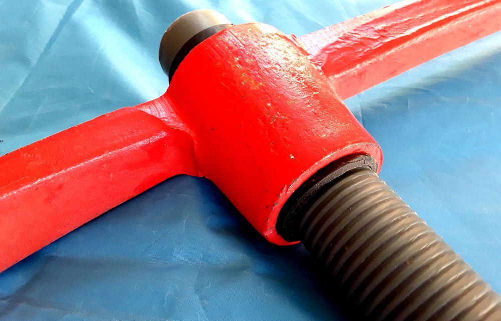 Târnăcop KRONUS cu coada rezistenta din fibra MAGNUSSON - NOU - 95 Lei