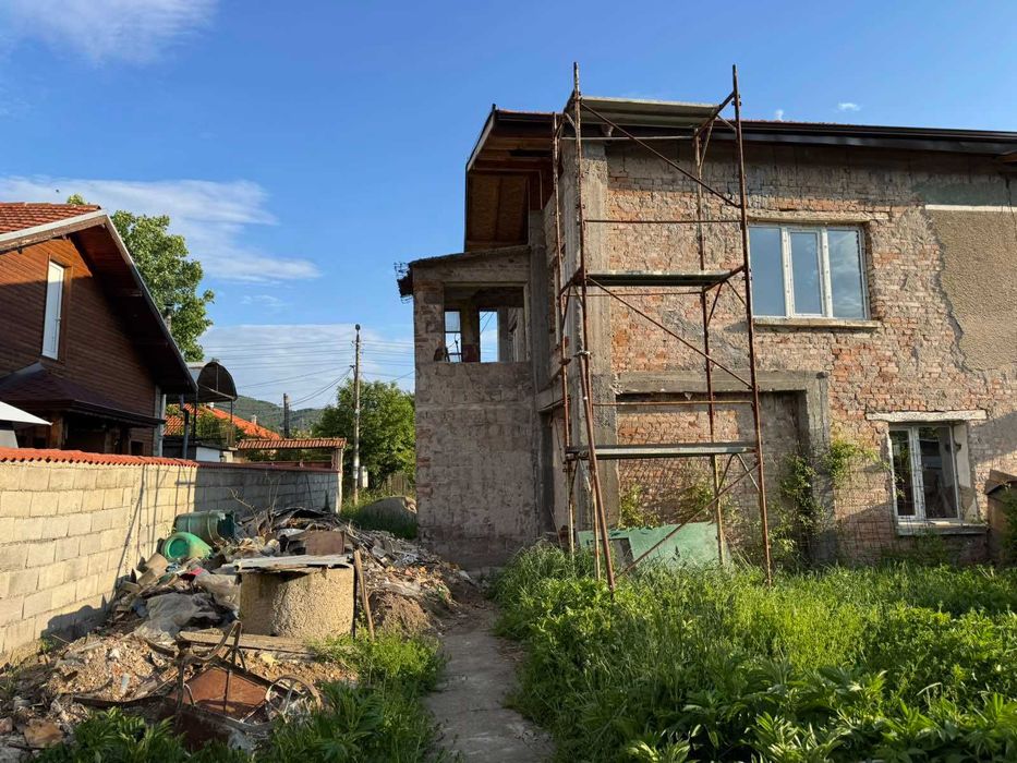 Продавам спешно къща