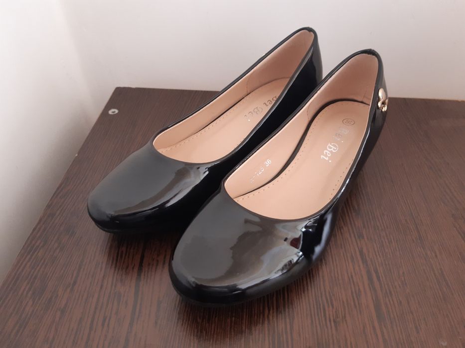 Pantofi toc mic nr 36 noi