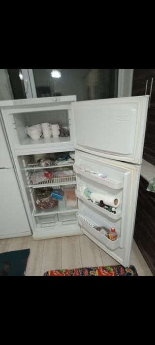 Холодильник INDEZIT