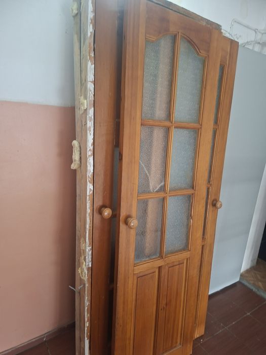 Отдам двери б/у самовывоз