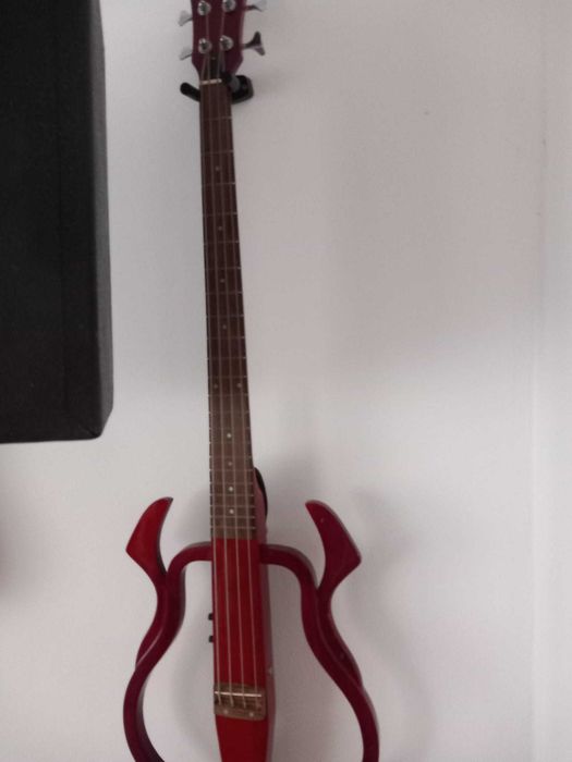 „Set complet formație – 3 chitare, tobe, orga electronica,sintetizator sunete VOX,3 statii pentru chitare 2vox, KMD, boxe, microfon