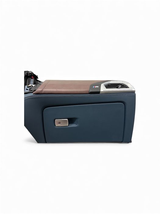 Bmw G09 XM кожено табло