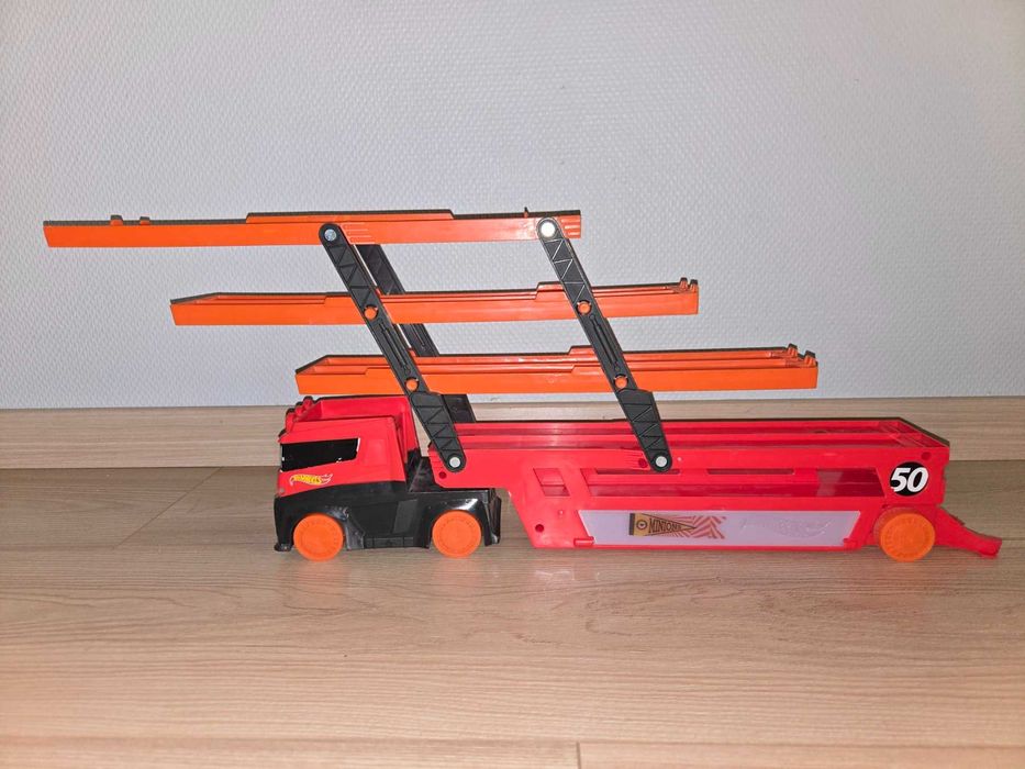 Hot Wheels / Хот Уилс / автовоз / гараж