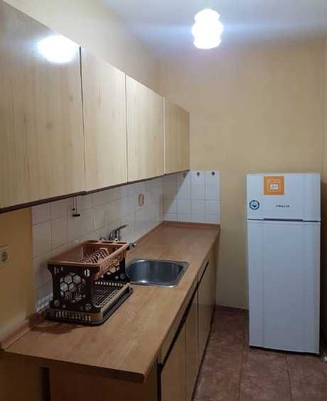 Дава се под наем Двустаен апартамент в Бургас, Център - 55 кв.м за 175 € - Снимка #2