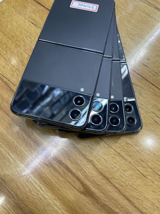 Samsung Z flip 4. 8/256gb