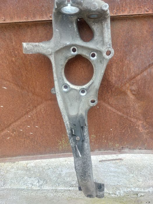 Fuzeta stanga audi4 cu pivot de 21 în stare fbuna