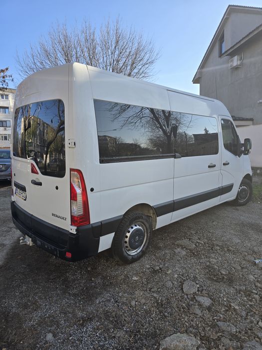Închiriez microbuz 8+1 renault master 2014