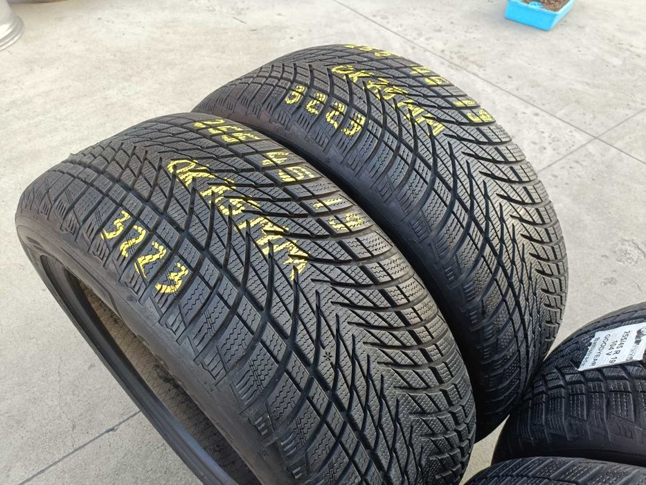 Set 4 anvelope iarna 255 45 19 Goodyear UltraGrip Performance 3 cu 7,5 mm dot 3223
