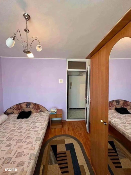 De vanzare apartament 3 camere, 2 balcoane, zona Roman Voda 71900euro