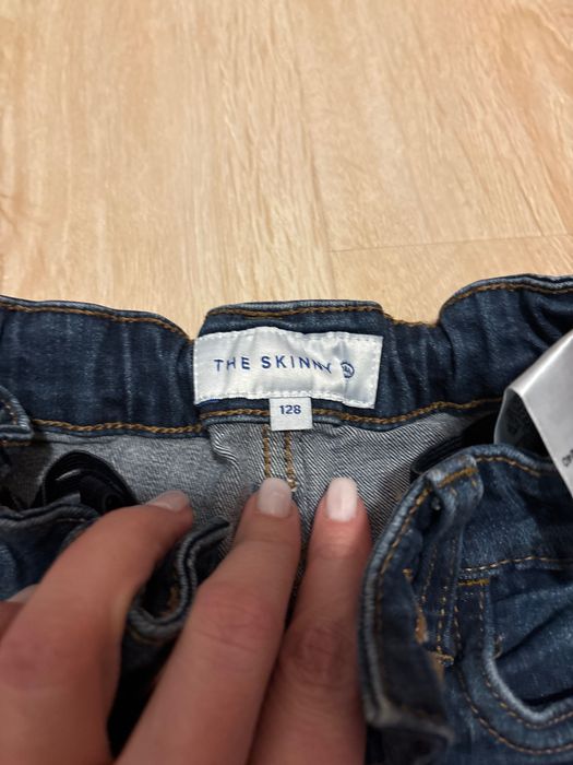 Vând pantaloni 128 și 134 cm