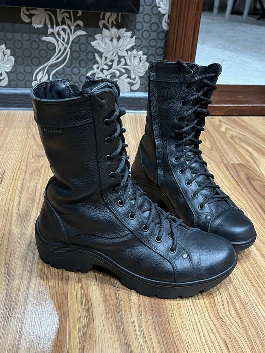 Продам берцы 2 пары зима 37р